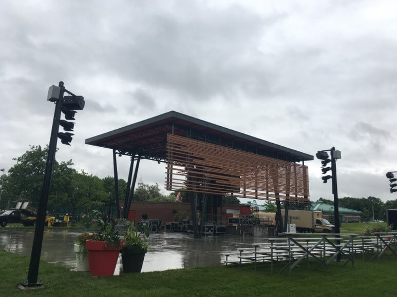 Parc Wilfrid-Bastien — Outdoor stage construction